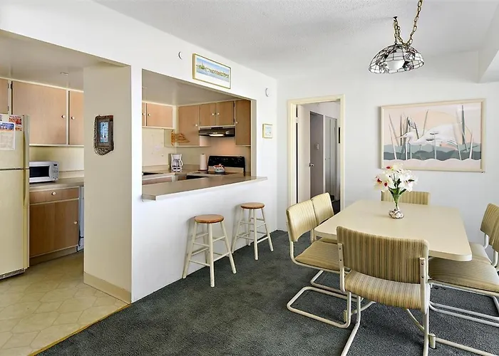 2 Bedroom 9400 Building With Outdoor Pool! Ocean Stadt