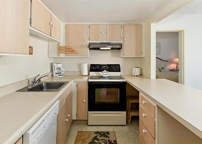 2 Bedroom 9400 Building With Outdoor Pool! Ocean Stadt